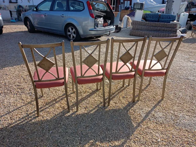 4 Sillas de Comedor Metálicas