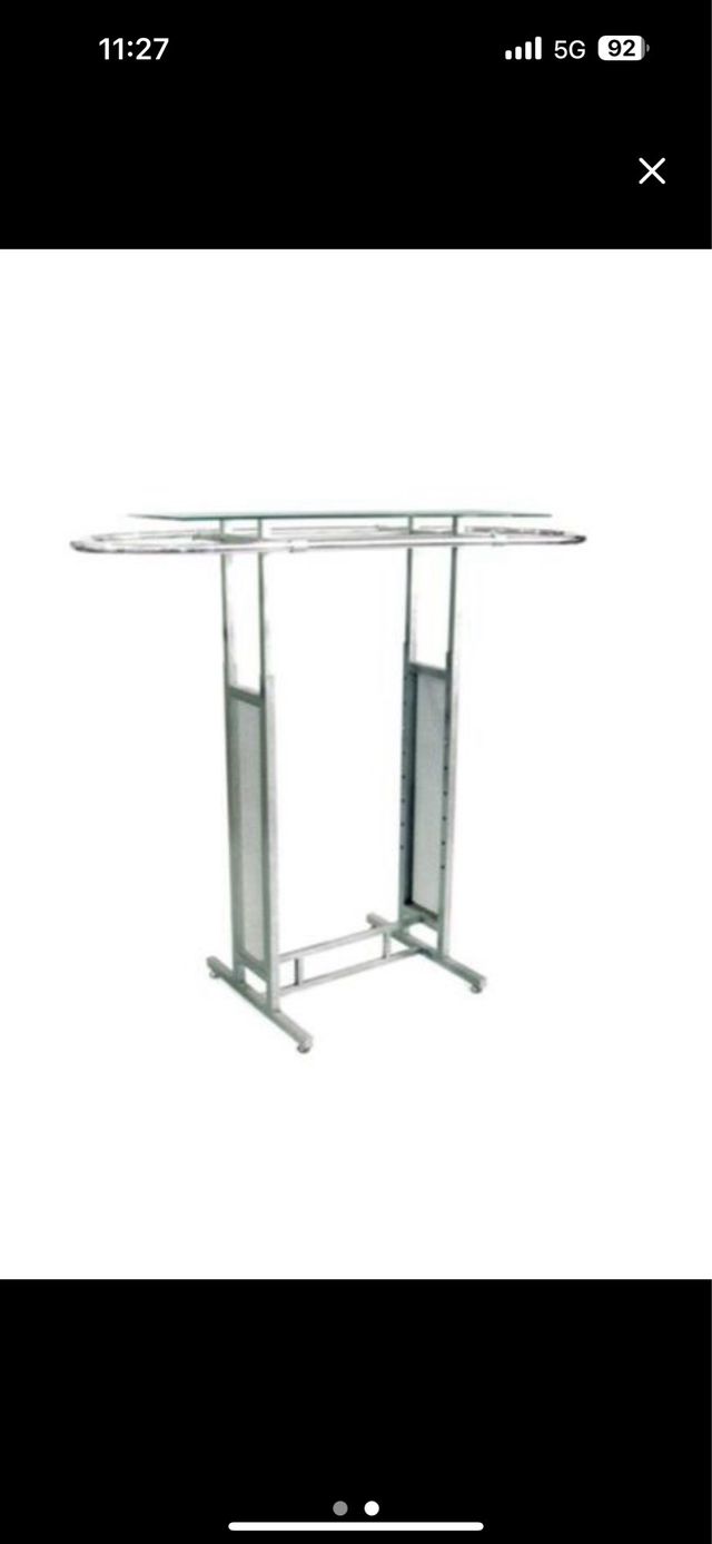 Góndola central para tienda de ropa