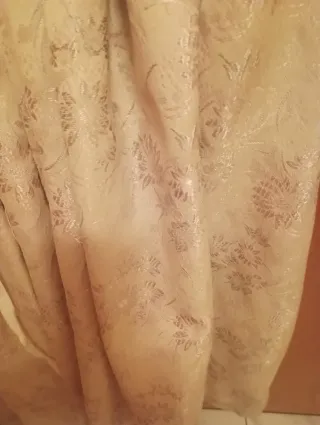 Falda regional beige y dorada