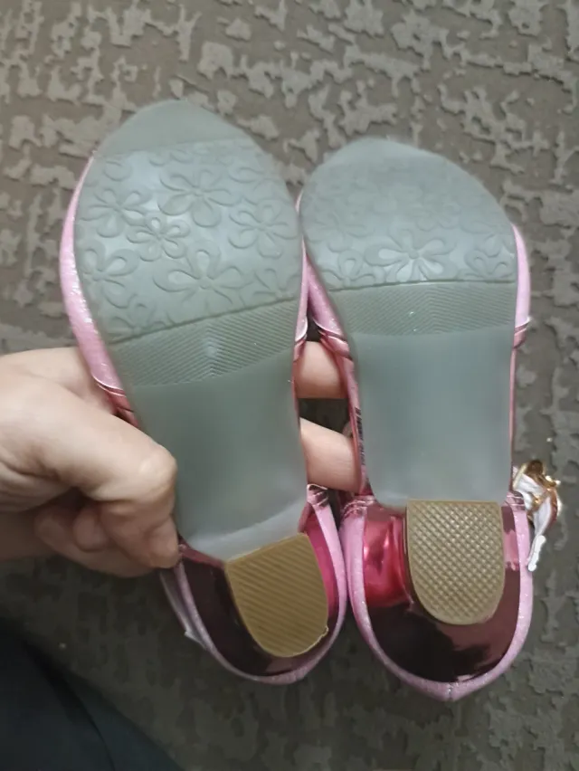 Zapatos niña tacón rosa brillantes lazo perla