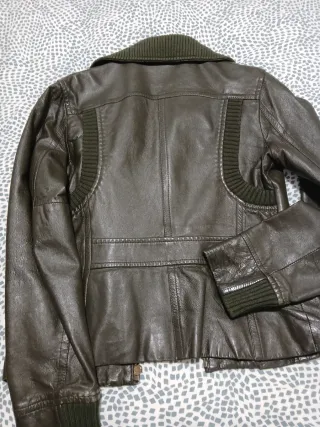 Cazadora cuero vintage Mango S verde oscuro