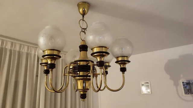 Lámpara de techo antigua dorada y madera