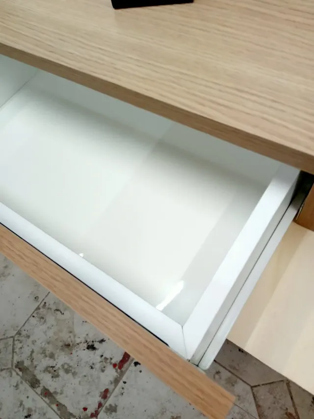 Mensola con cassetto in legno colore rovere