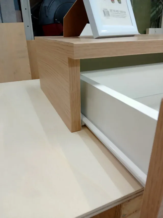 Mensola con cassetto in legno colore rovere