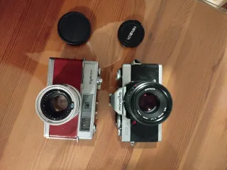 Dos cámaras Minolta reflex y telemétrica