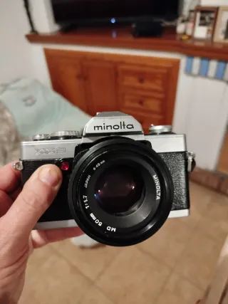 Dos cámaras Minolta reflex y telemétrica