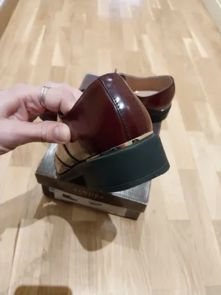 Zapatos nuevos de piel ZENDRA talla 40