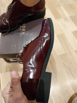 Zapatos nuevos de piel ZENDRA talla 40