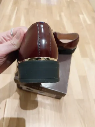 Zapatos nuevos de piel ZENDRA talla 40