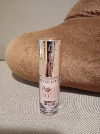 LIP GLOSS REVOLUTION Pout Bomb Plumping