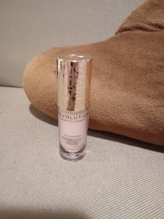 LIP GLOSS REVOLUTION Pout Bomb Plumping