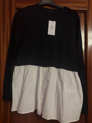 Sudadera stradivarius negra y blanca