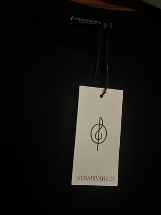 Sudadera stradivarius negra y blanca