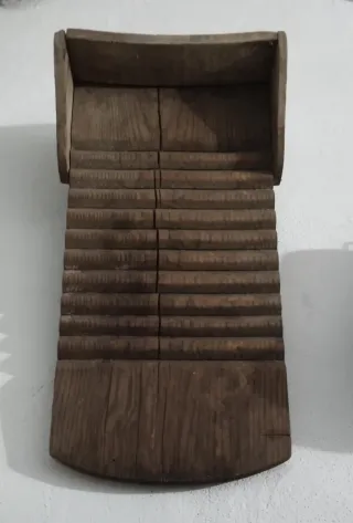Antigua tabla de lavar  de madera