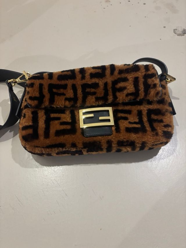 Bolso Fendi Marrón y Negro Peludo