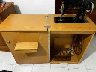 Máquina de coser Alfa antigua
