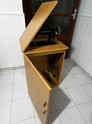Máquina de coser Alfa antigua