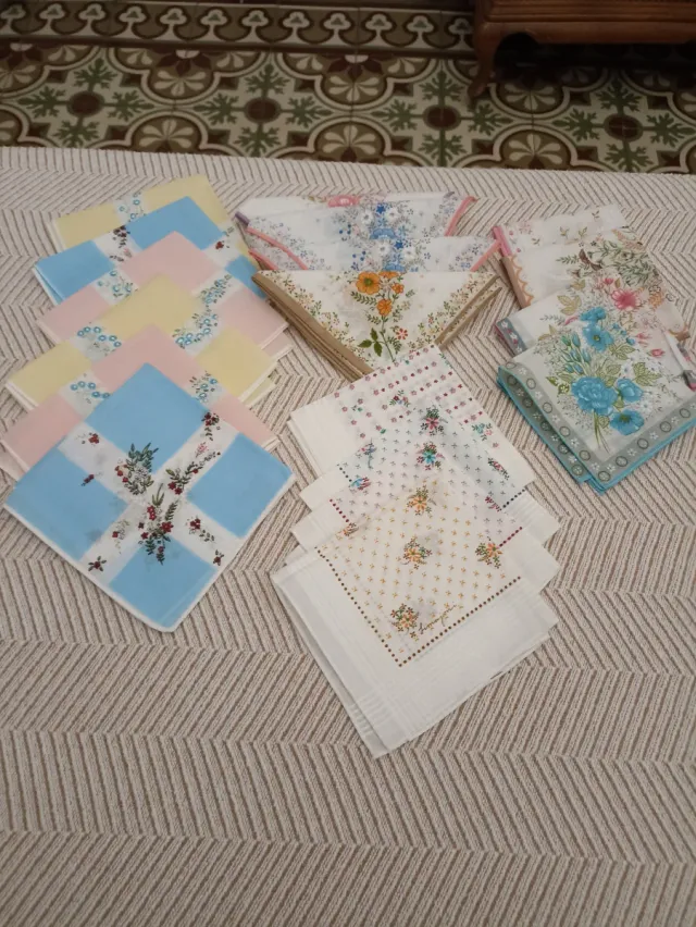 19 Pañuelos de tela estampados