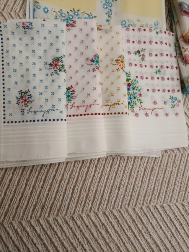 19 Pañuelos de tela estampados