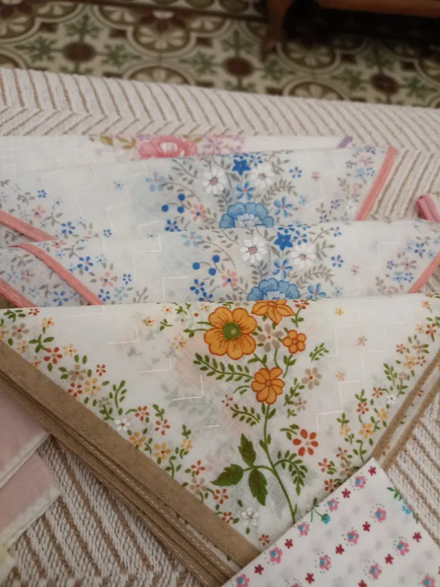 19 Pañuelos de tela estampados