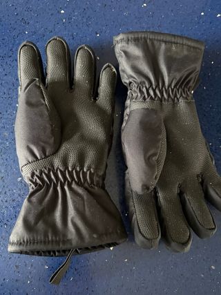 Guantes negros para invierno