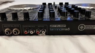 Mesa de mezcla Reloop Terminal 8 Mix