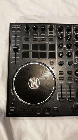 Mesa de mezcla Reloop Terminal 8 Mix