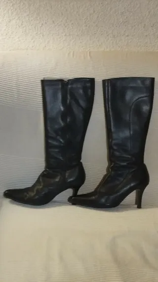 Botas altas de tacón negras