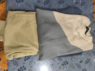 Lote Ropa: pantalones, jerseys y cazadoras.