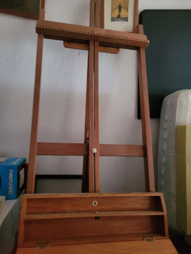 Caballete de madera para pintar