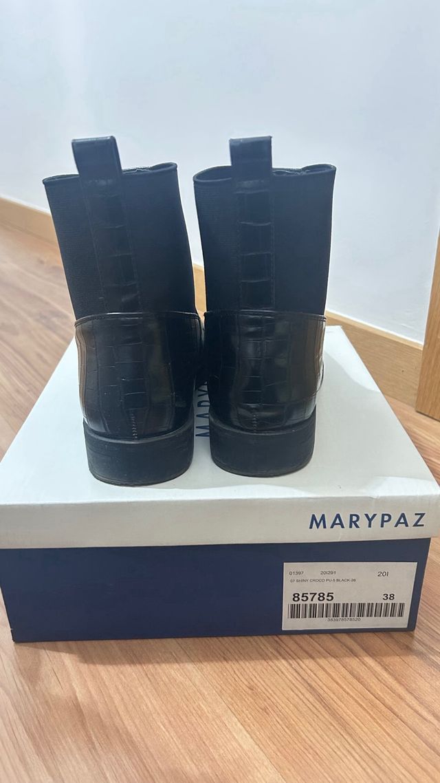 Botines negros MARYPAZ efecto piel cocodrilo