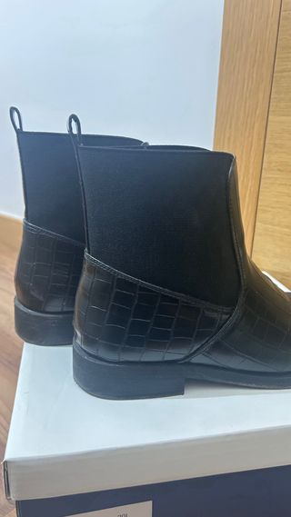 Botines negros MARYPAZ efecto piel cocodrilo