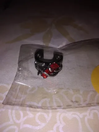 Anel Ajustável com Pedras Vermelhas