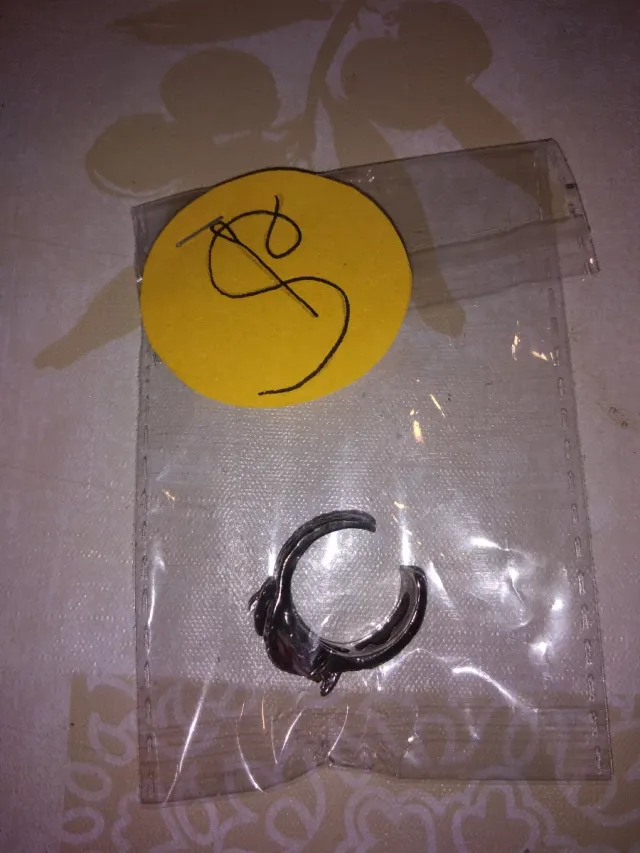 Anel Ajustável com Pedras Vermelhas