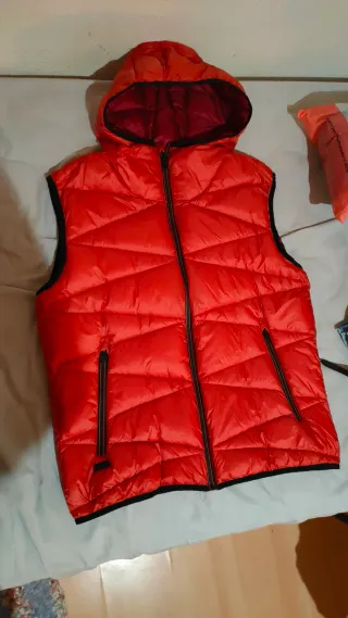 Chaleco acolchado rojo Mango con capucha