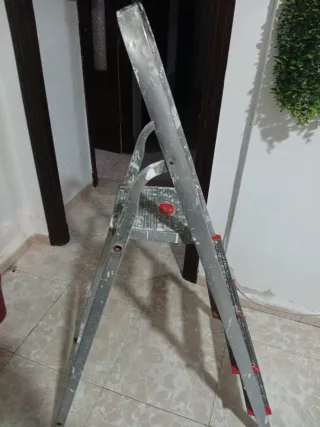 Escalera aluminio 4 peldaños