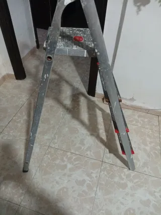 Escalera aluminio 4 peldaños