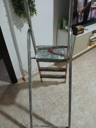 Escalera aluminio 4 peldaños