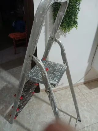 Escalera aluminio 4 peldaños