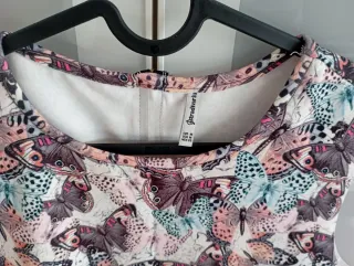 Camiseta sin mangas Stradivarius mariposas