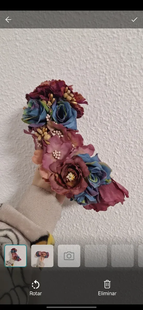 Corona flamenca flores azules y moradas