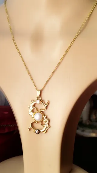 Collar vintage chapado en oro con perlas naturales