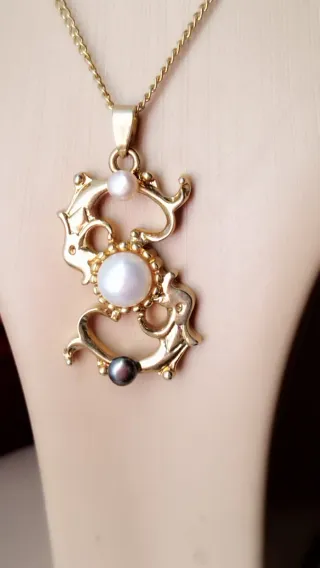 Collar vintage chapado en oro con perlas naturales