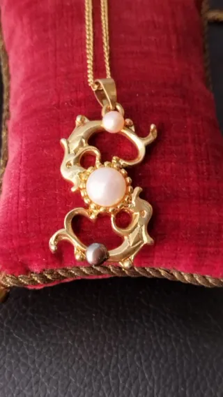 Collar vintage chapado en oro con perlas naturales