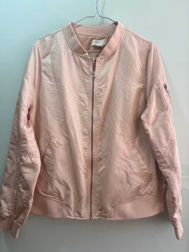Chaqueta bomber rosa satinada