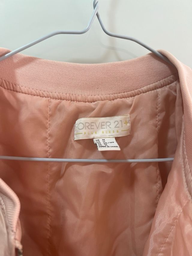Chaqueta bomber rosa satinada