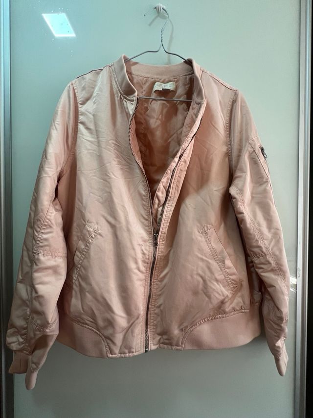 Chaqueta bomber rosa satinada