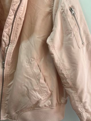 Chaqueta bomber rosa satinada