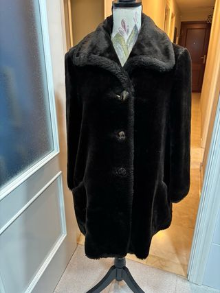 Chaquetón de pelo marrón chocolate