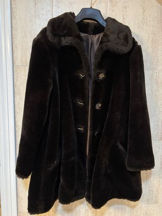 Chaquetón de pelo marrón chocolate